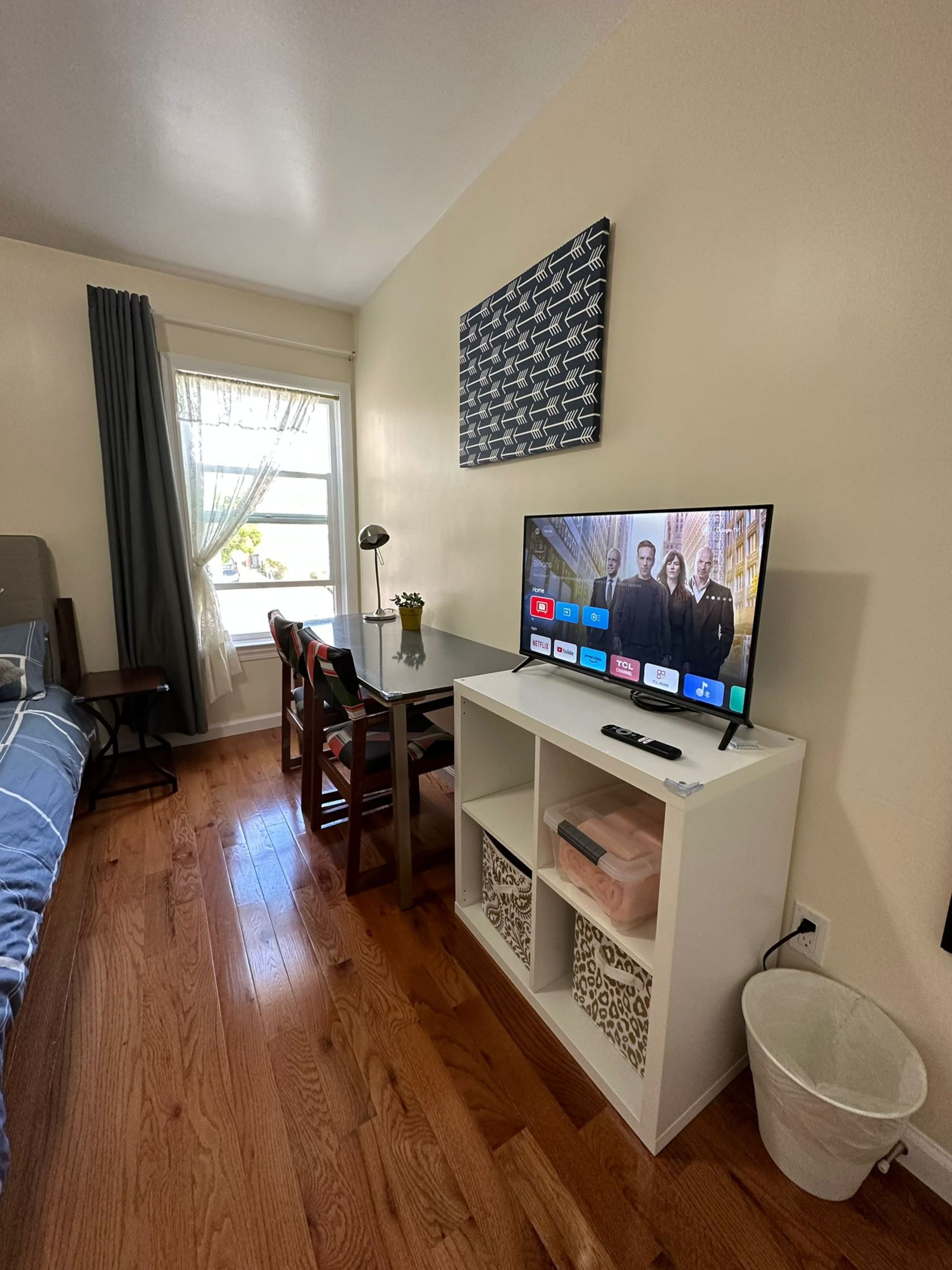 Home in San Francisco · ★4.8 · 3 bedrooms · 4 beds · 1.5 baths - Image 11