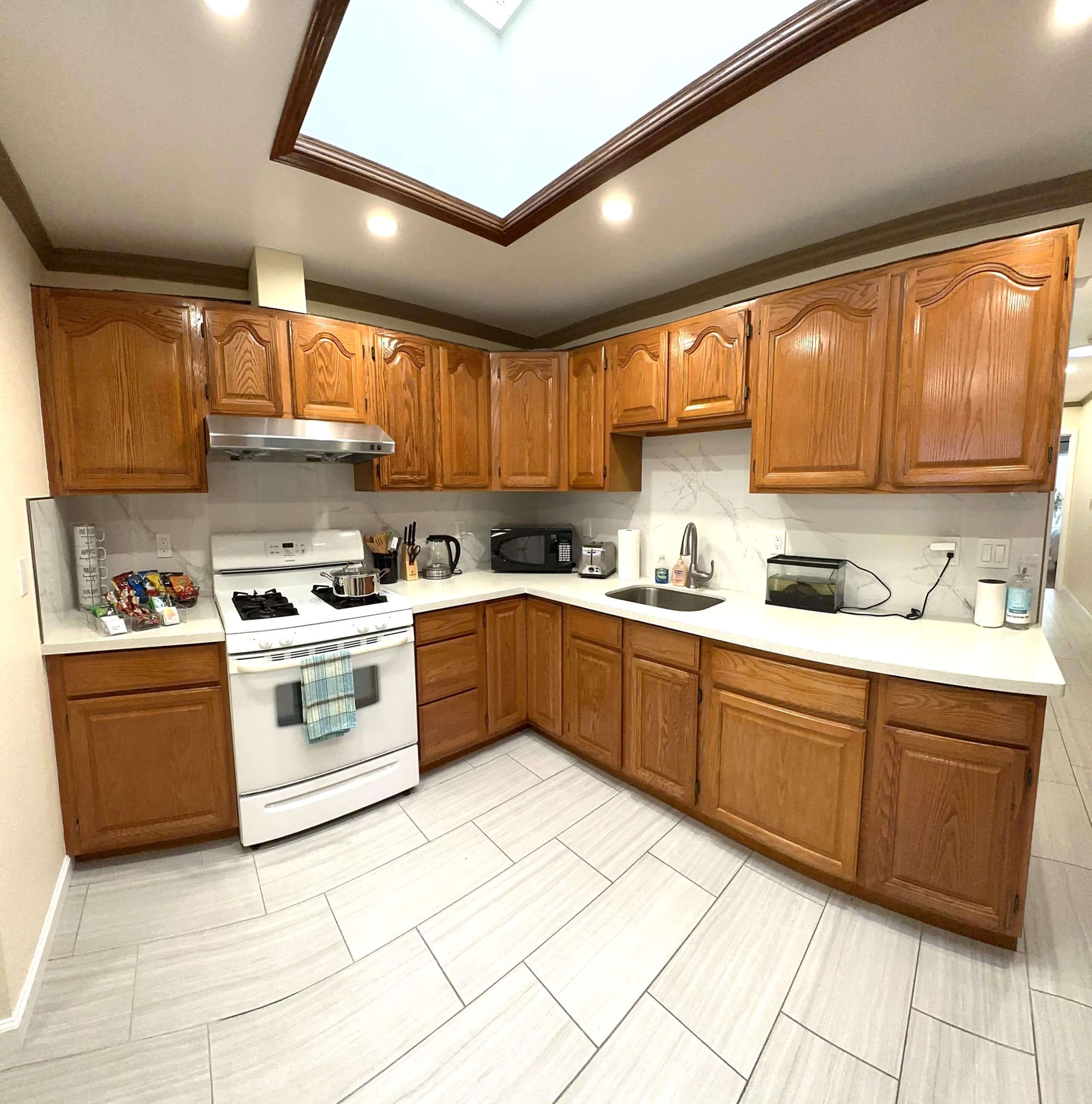 Home in San Francisco · ★4.8 · 3 bedrooms · 4 beds · 1.5 baths - Image 3