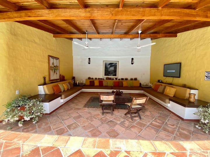 Casa Con Patio, Piscina, Wifi - Honda