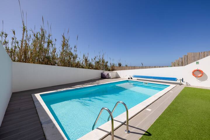 Ocean’s 8, the best sunset gallery image 4