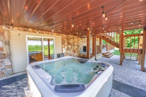 Secluded Luxurious House, Sleeps 16, Hot Tub/Sauna