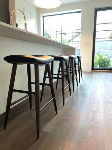 The Byron Brownstone gallery image 5