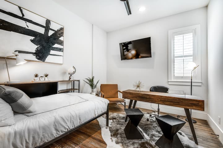 Ჩვენი სახლის ოფისი / მე-6 საძინებელი