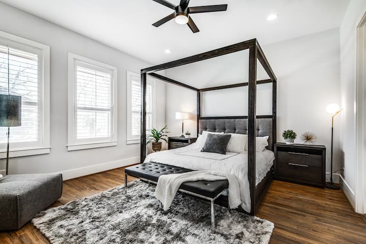 მე-2 მთავარი საძინებელი King canopy საწოლით 