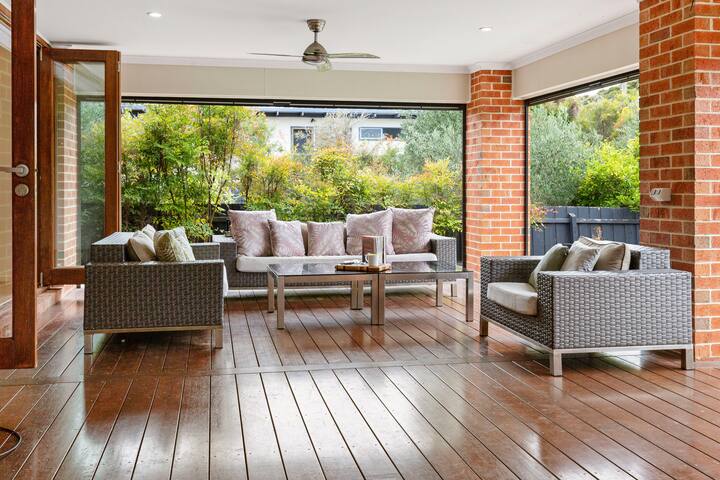 St Tropez – Tranquil Blairgowrie Escape gallery image 2