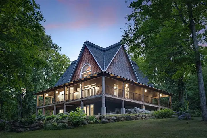 Private Chalet on 100 Acres w/ Pool Near Wasaga