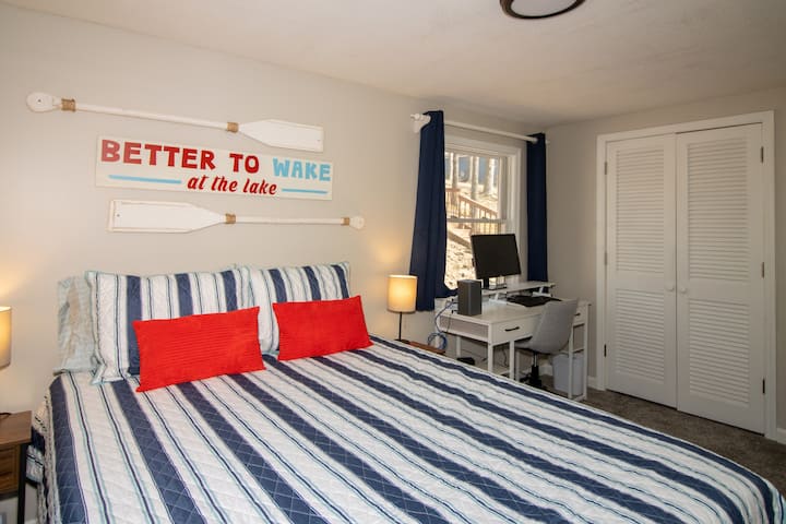 Поглед од вториот кревет горе кон предниот двор