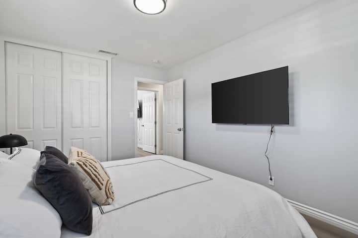 Bedroom #4 (King size bed) with LG Smart TV