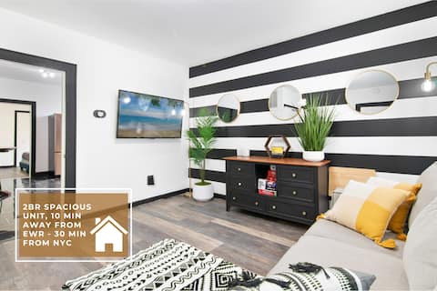 Spacious 2BR 10min to EWR, 30 min to NYC