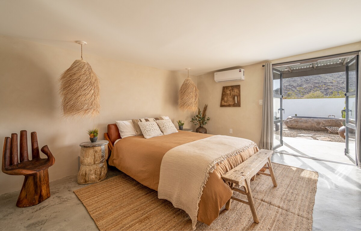 Wabi Sabi House - Rock Tub, Jacuzzi, Desert Escape - Houses for