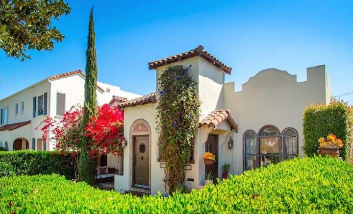 Spacious Spanish Villa W/backyard - Beverly Hills, CA