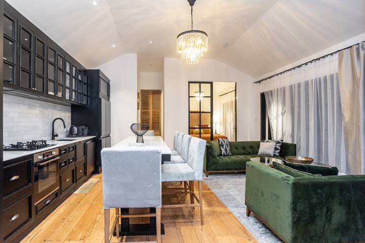 Centenary (4BR) Stables & Gallery gallery image 2