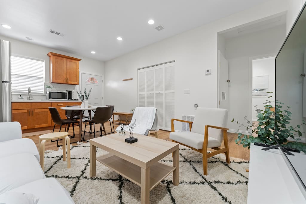 Airbnb Cozy 2-bedroom private guesthouse near South Coast