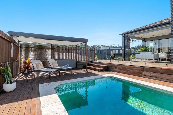 New Large Luxury House Heated Pool 3 mins to beach gallery image 2