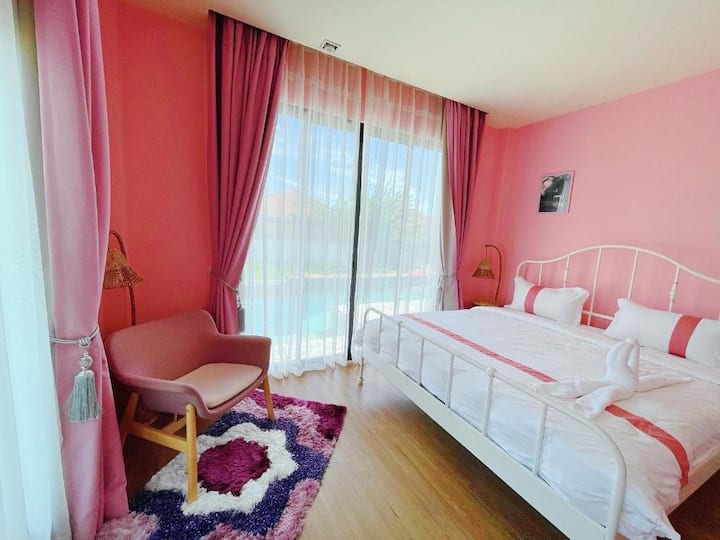 غرفة النوم 1 (حمام السباحة المباشر)