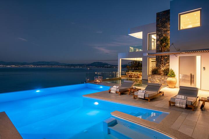 Lady Sea 6 Bedroom Villa Heated Pool Private Beach gallery image 4