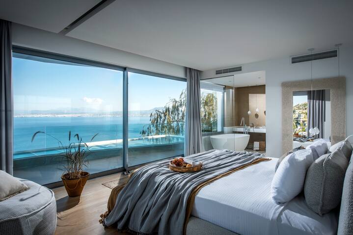 Lady Sea 6 Bedroom Villa Heated Pool Private Beach gallery image 3