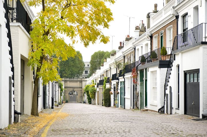 Luxury Holland Park Mews house
