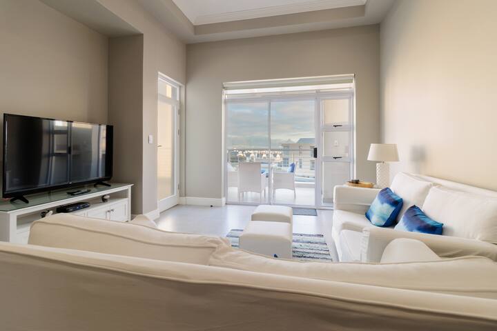 Beautiful Sea and Mountain View gallery image 5