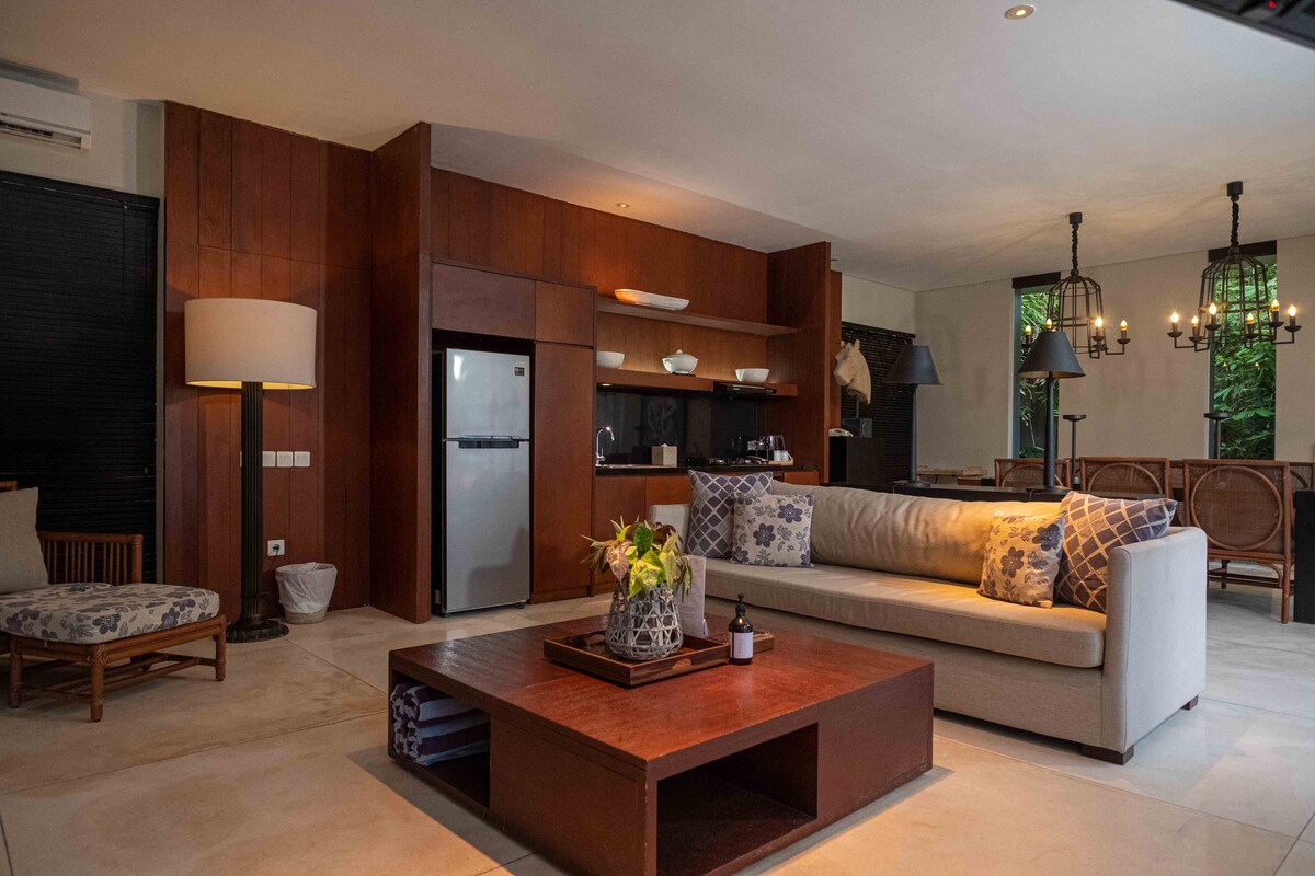 Villa in Nusa Dua · 3 bedrooms · 3 beds · 3 baths, comparable Airbnb