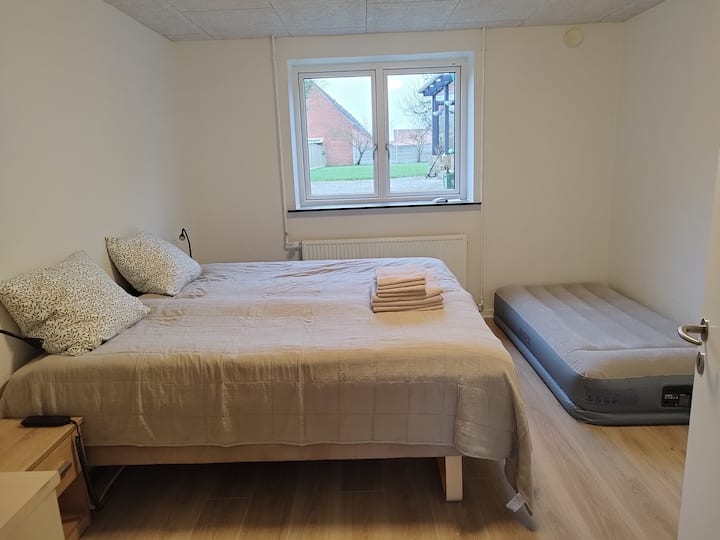 3张床混合宿舍房间的床位