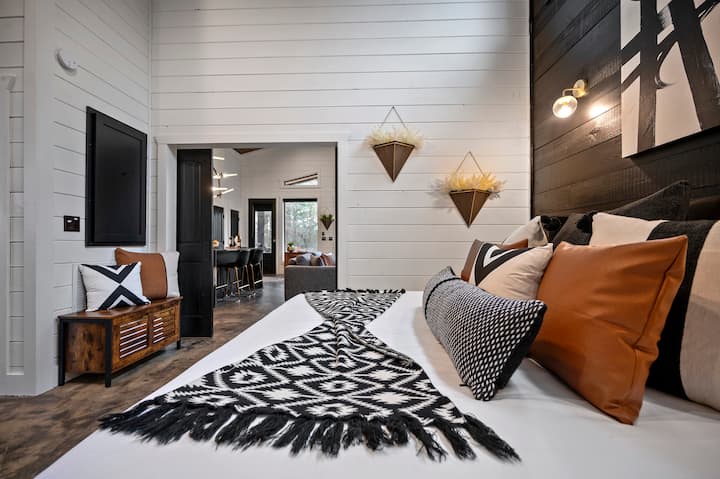 Indulge in a restful and rejuvenating night's sleep in this luxurious king-size bed, complete with plush bedding and linens that offer the ultimate in comfort and relaxation. 