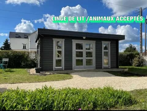 Fully-equipped tiny house with garden