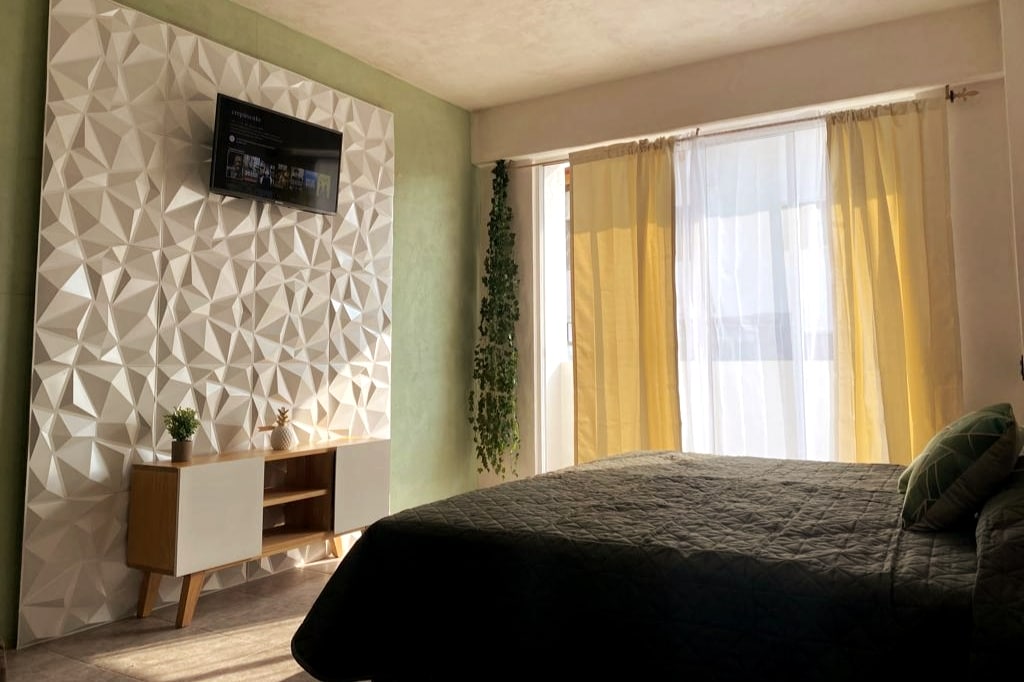 големината на брачниот кревет (широк 180-2