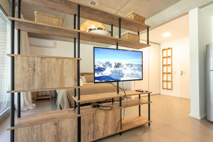 Modern one-bedroom apartment in Olivos facing the river