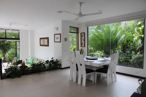 Top Airbnb: Spectacular large and cozy country house in Anapoima