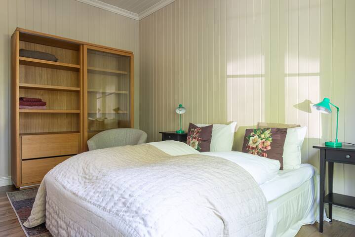 Kollen Slottet / 6 Rooms in a 1890s house gallery image 4