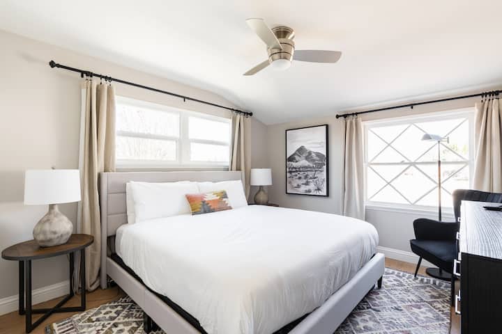 ห้องนอนที่ 4 พร้อมเตียงคิงไซส์ตะวันออก