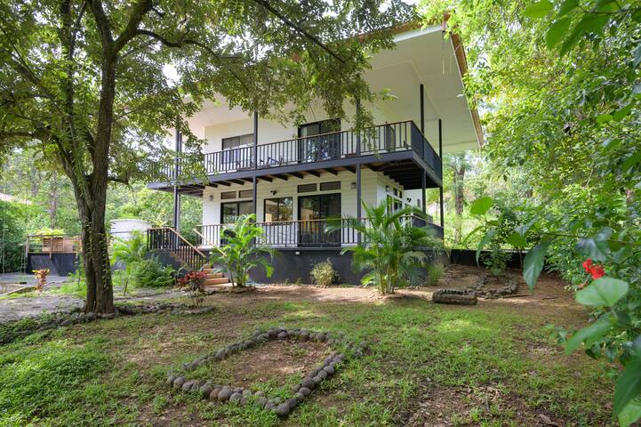 Amazing 3BR 2.5BA villa, private Pool 2 min Beach