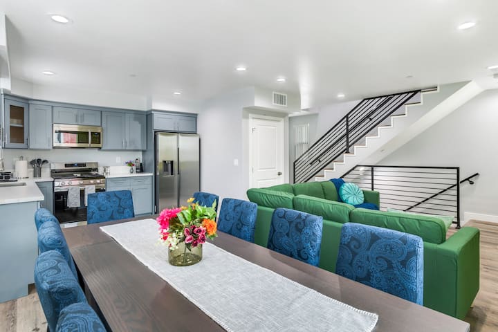 King Beds Sleeps 10 in 5BR House near USC & DTLA