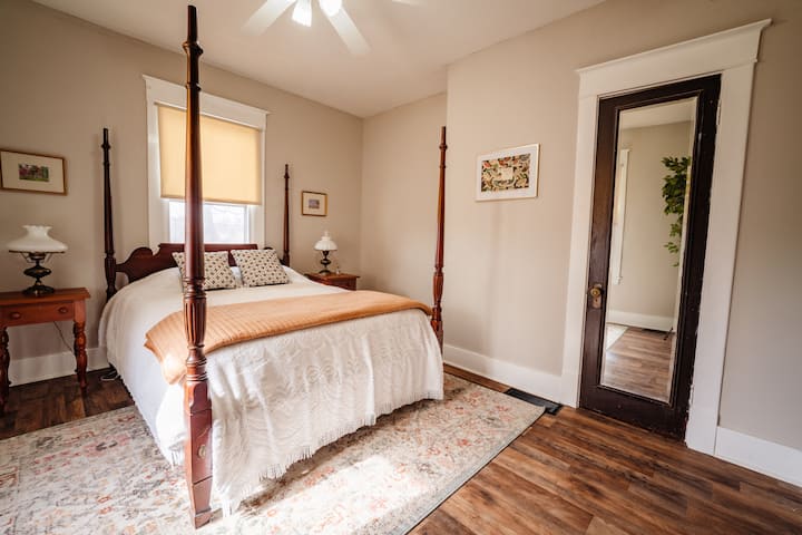 Queen-size 2022 BeautyRest bestelling matras met een verstelbare basis en een miniket perfect voor je weekendkast en volledige spiegel. 