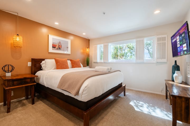 ห้องนอนหลักมีห้องน้ำในตัว