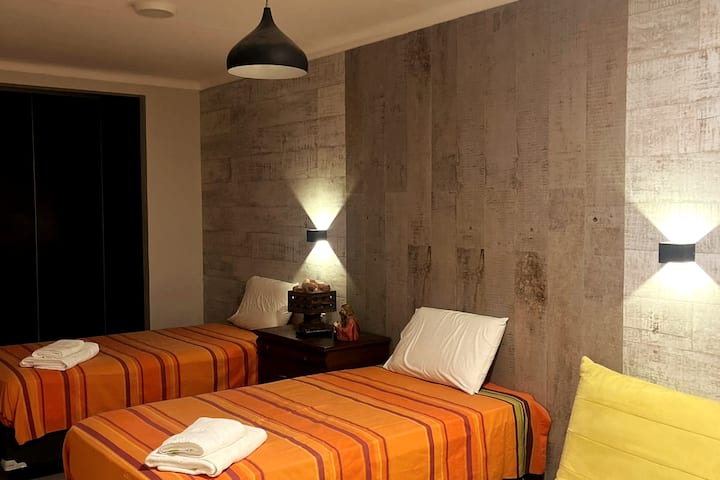 ห้องนอน 2 (Bedroom 2)
