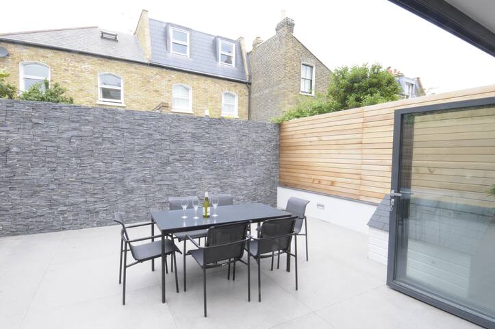 Large Family Home gallery image 3