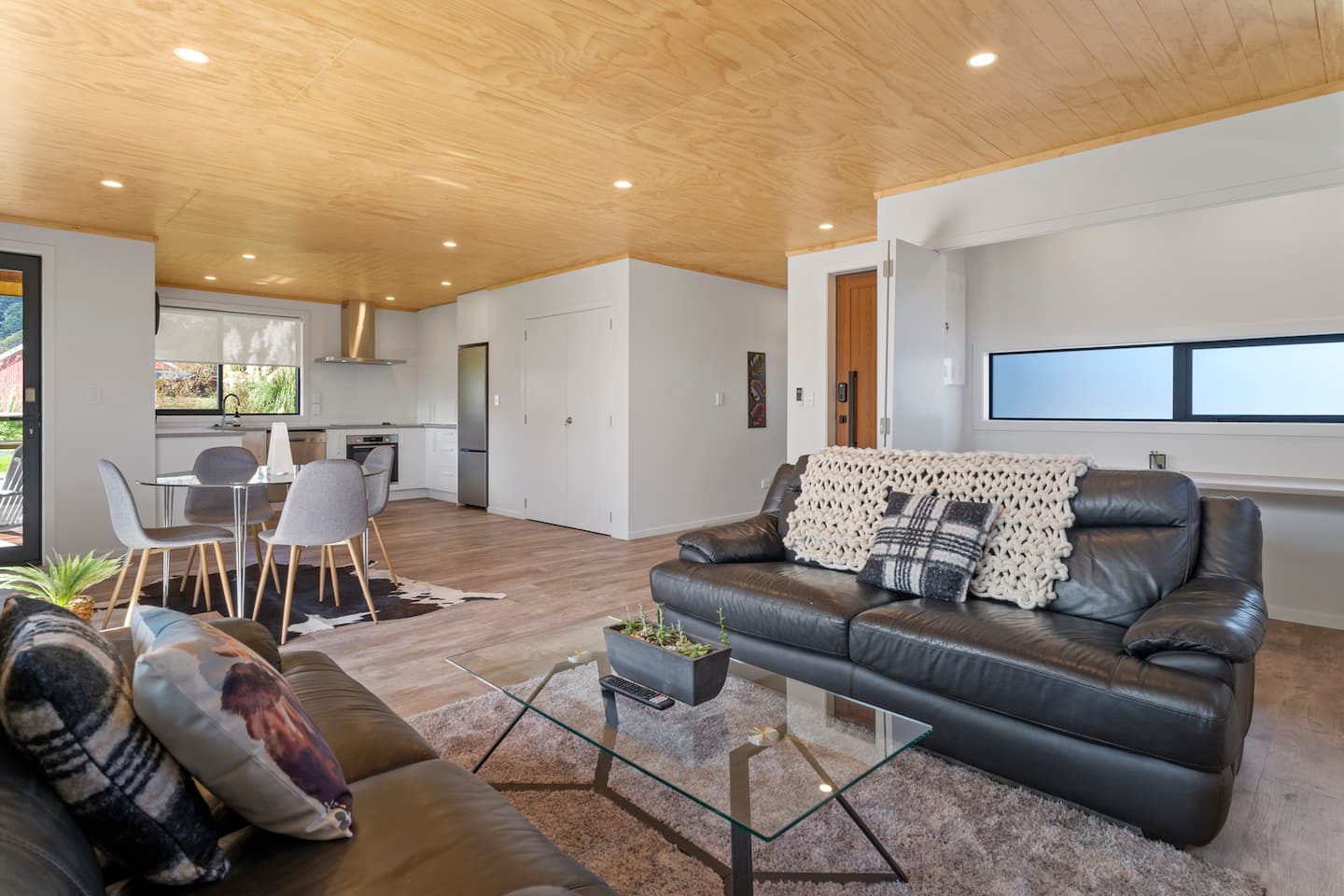 Custom Designed Holiday Home, Next To Cycleway. 5