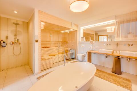 Luxury Chalet - Central - Pool View with Sauna
