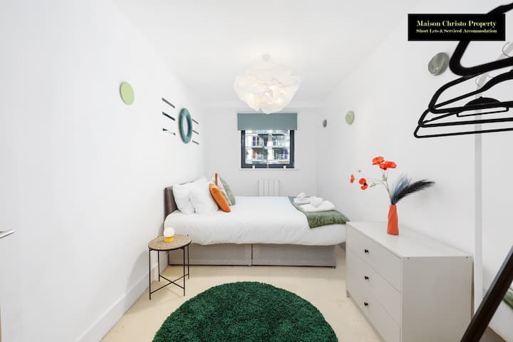 Maison Christo Property Short Lets & Serviced Accommodation Bedroom 2.