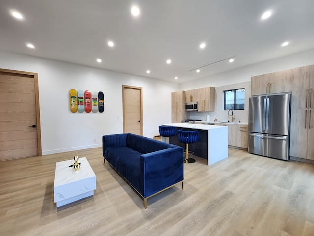 Wow Luxury Chic Modern 3 Bedrm House