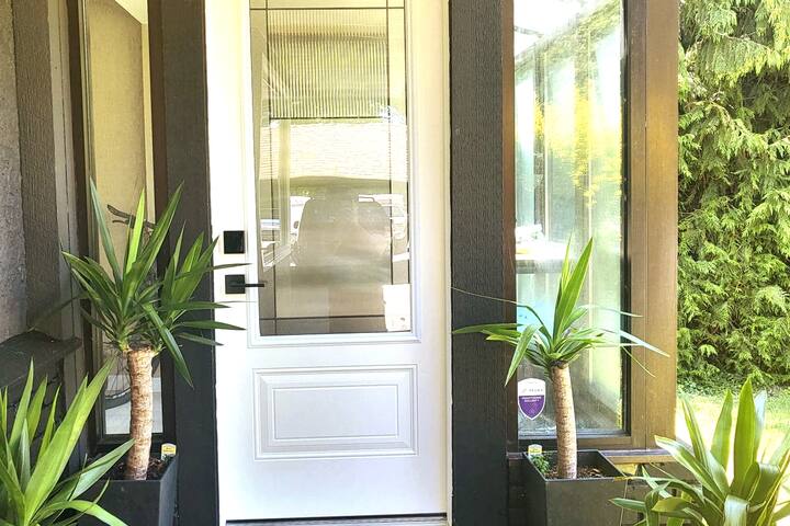 Family Lakehouse on Elk Lake Sleeps 10 Pets OK ! gallery image 4