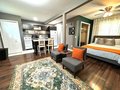 Sanctuary Studio-Pets Welcome!