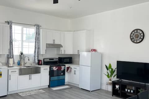 Cozy Guesthouse-Near LAX+Beaches+SoFi+Freeways