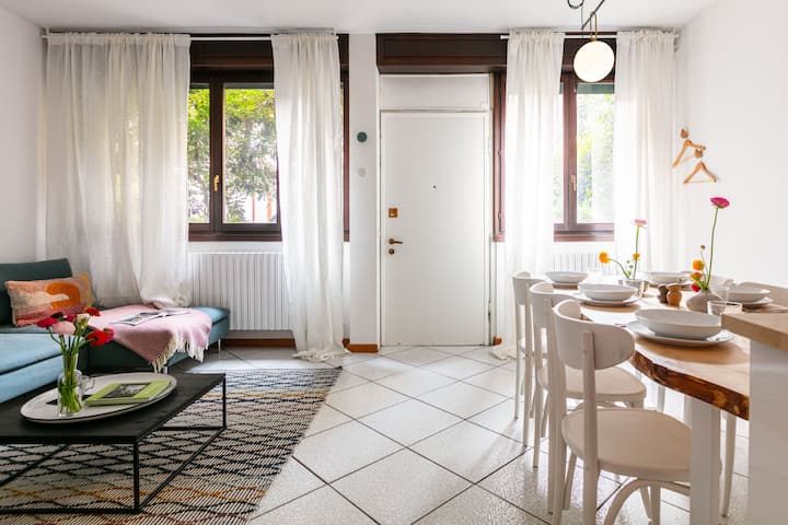 Villa With Green Courtyard Oasis - Milan