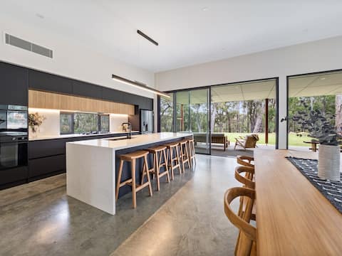 Popular Airbnb listing: Black Cockatoo Residence in Quindalup