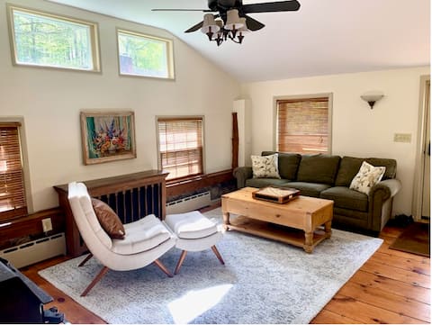 Historic Hideaway - Spacious home - Lake Access