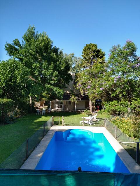Spacious house - Pool and park
