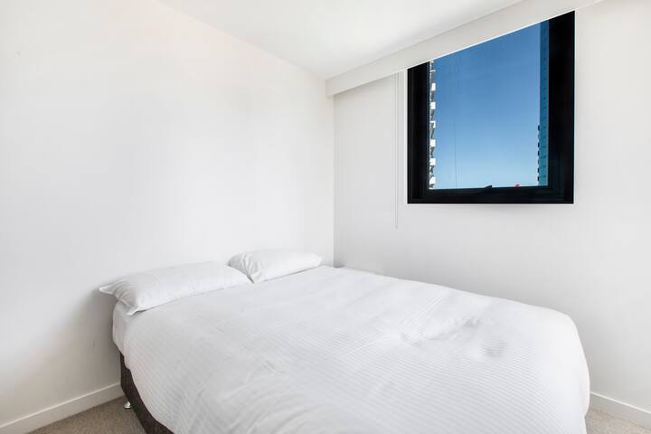 Spacious Modern 2BR Urban Retreat with View gallery image 4